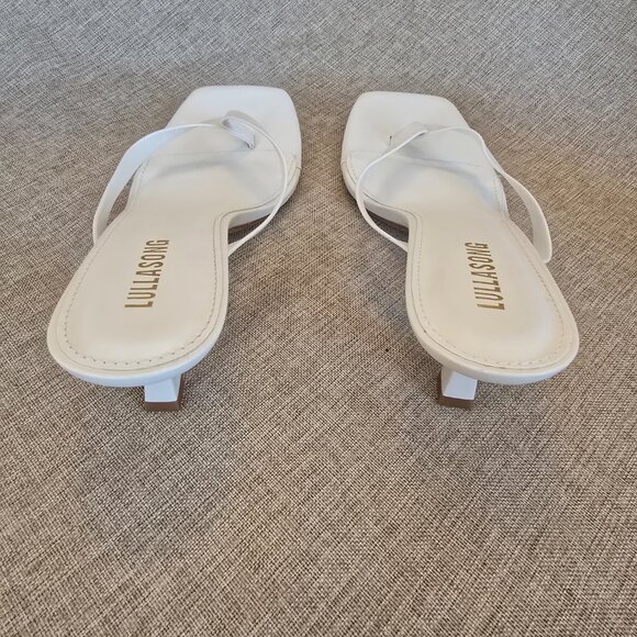 Women's White Thong Flip Flop Sandals with Kitten Heel, Size 9.5 - Picture 4 of 5